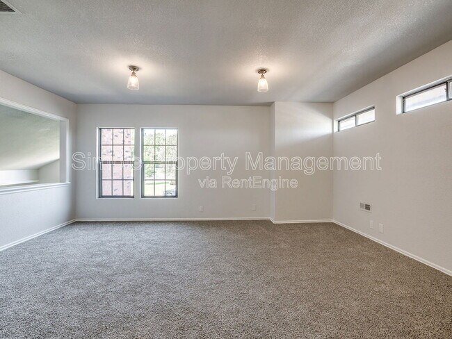 Building Photo - 2320 Yellowstone Dr