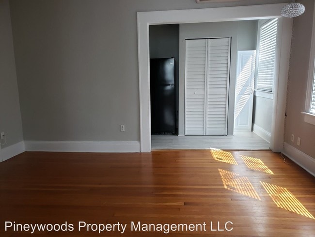 Building Photo - 1914 W Dekle Ave