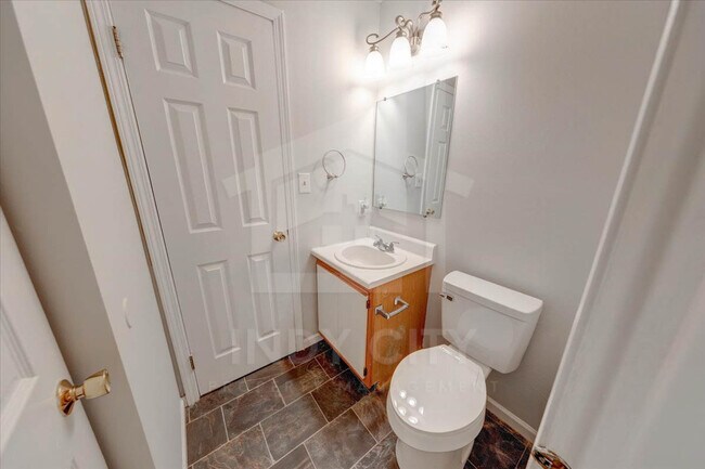 Building Photo - 542 Woods Crossing Dr