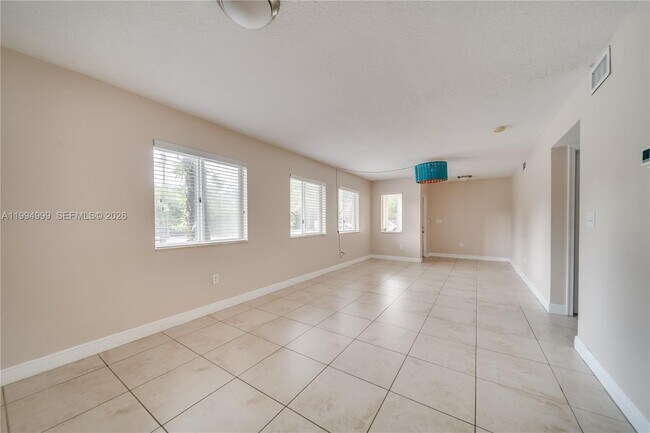 Building Photo - 6235 SW 47th Manor