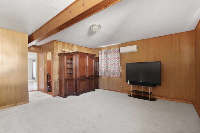 Building Photo - Old East Davis Rental with Spacious Yard, Bonus Room & Easy Bike Access to UC Davis