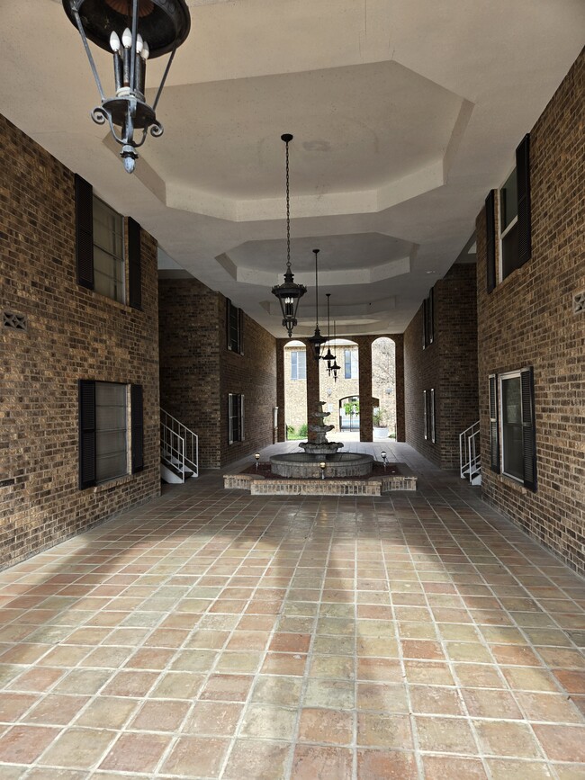 Building Photo - 1819 Babcock Rd