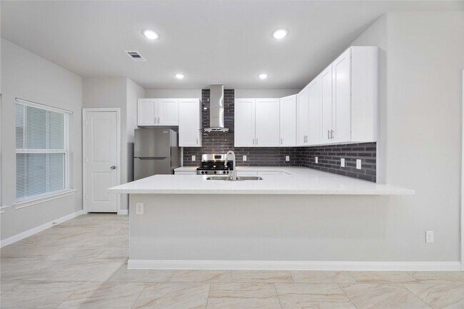 Building Photo - 7987 Chateau St