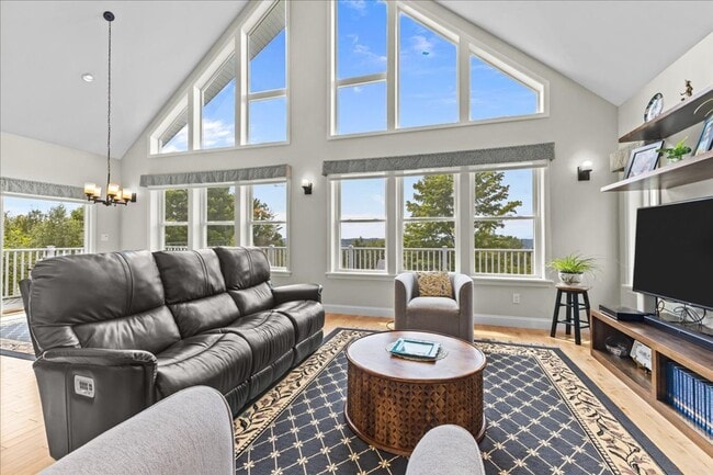 Building Photo - Contemporary with Gorgeous Views in Hinesb...