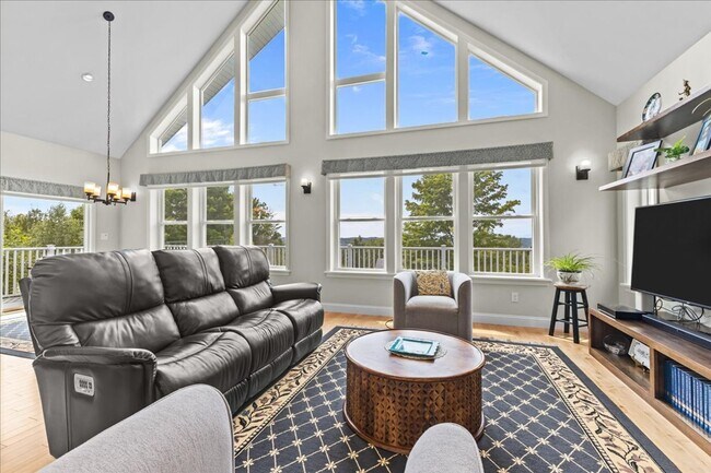 Building Photo - Contemporary with Gorgeous Views in Hinesburg, Vermont - Fully Furnished w/ Utilities Included