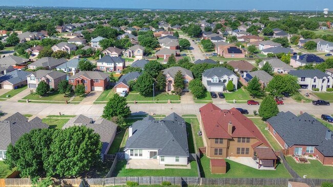 Building Photo - 2710 Logan Dr