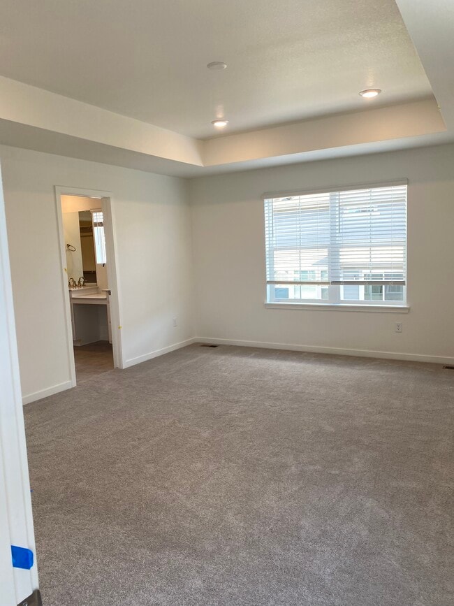 Building Photo - 11000 Uvalda St