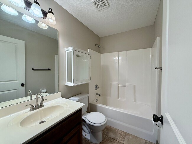 Building Photo - 1303 Cottonwood Ave