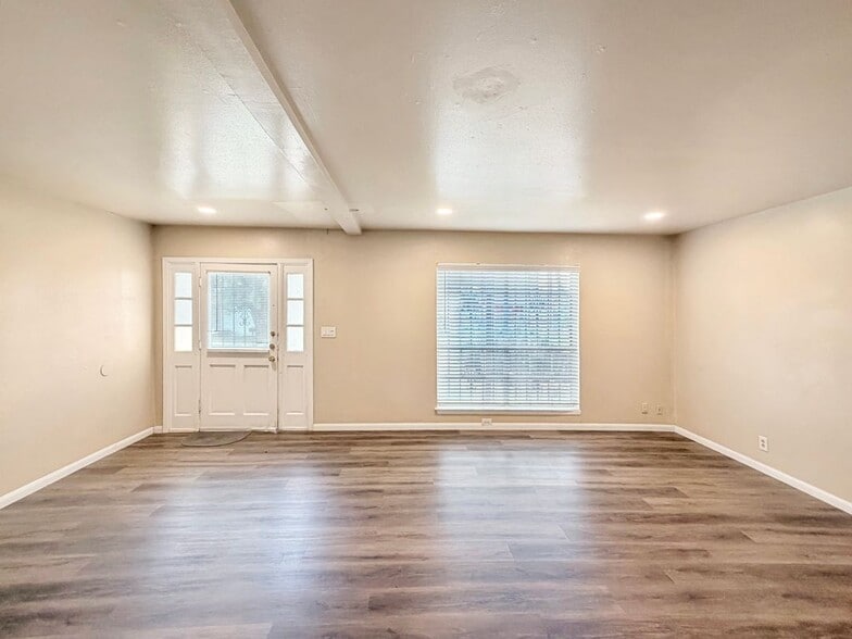 Building Photo - 6612 Spring Manor St