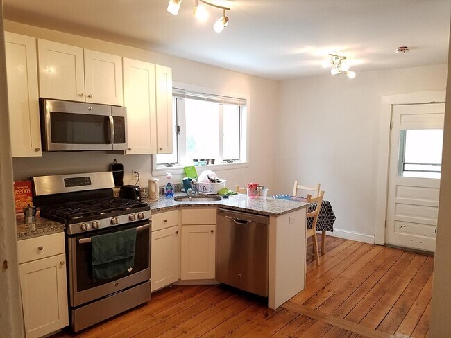 Building Photo - 100 Flint St