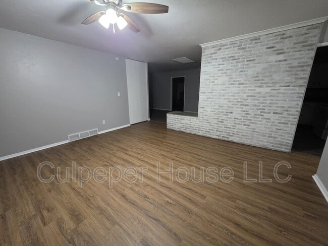 Building Photo - 3238 Van Fleet Pkwy