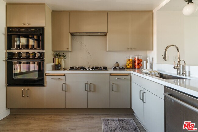 Building Photo - 11847 Gorham Ave