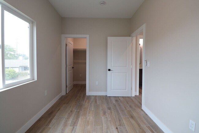 Building Photo - 200 Siler Ln