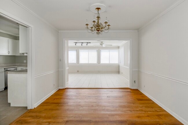 Dining - 3000 Hillsboro Pike