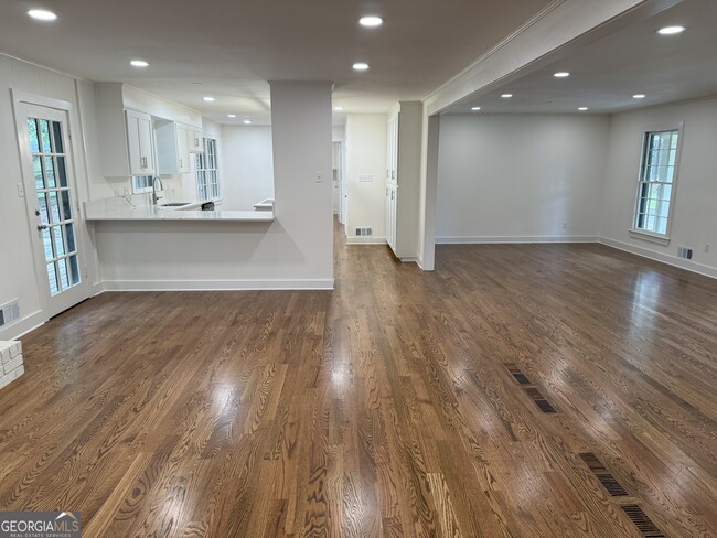 Building Photo - 185 Landor Dr