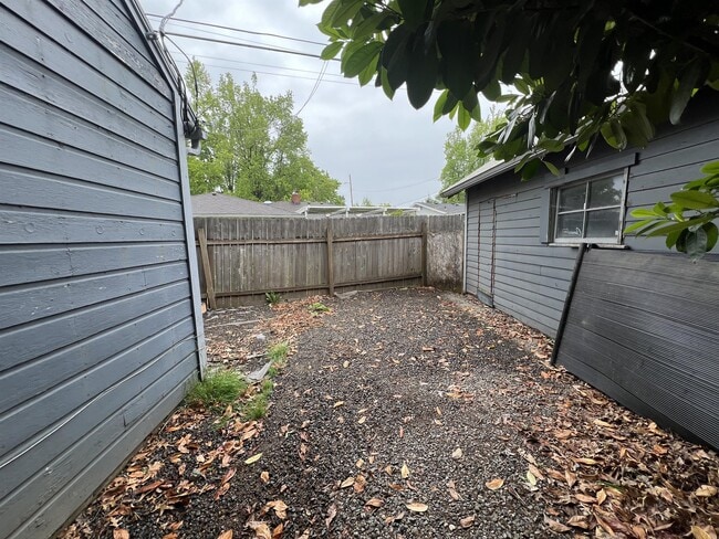 Building Photo - 1912 20th St NE