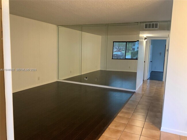 Building Photo - 9920 NW 68th Pl