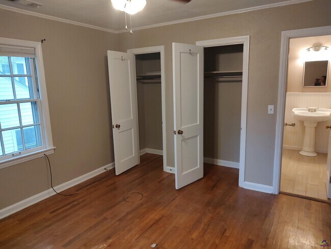 Building Photo - 1007 Third St