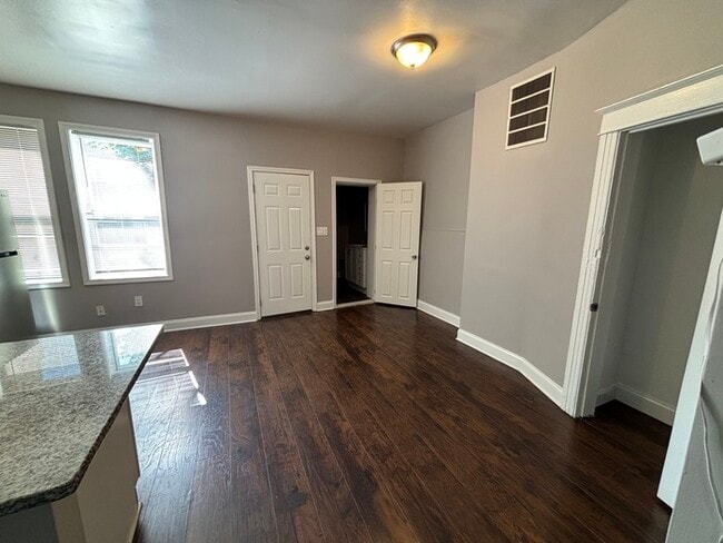 Building Photo - 4 Bedrooms