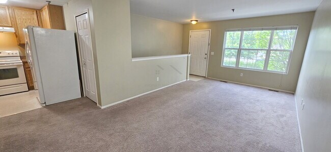 Building Photo - 156 Saber Way