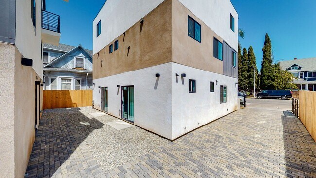 Building Photo - 1435 Westmoreland Ave