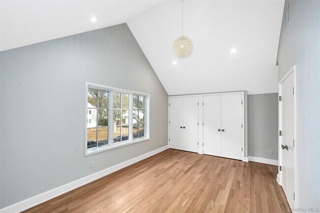 Building Photo - 2 Myrtledale Rd