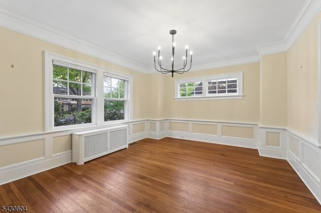 Building Photo - 190 Fernwood Ave
