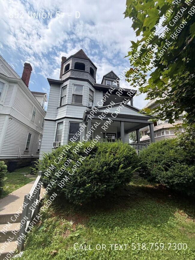 Building Photo - 852 Union St