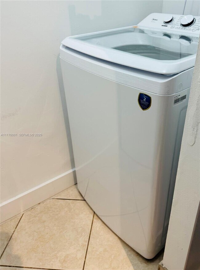 Building Photo - 19555 E Country Club Dr