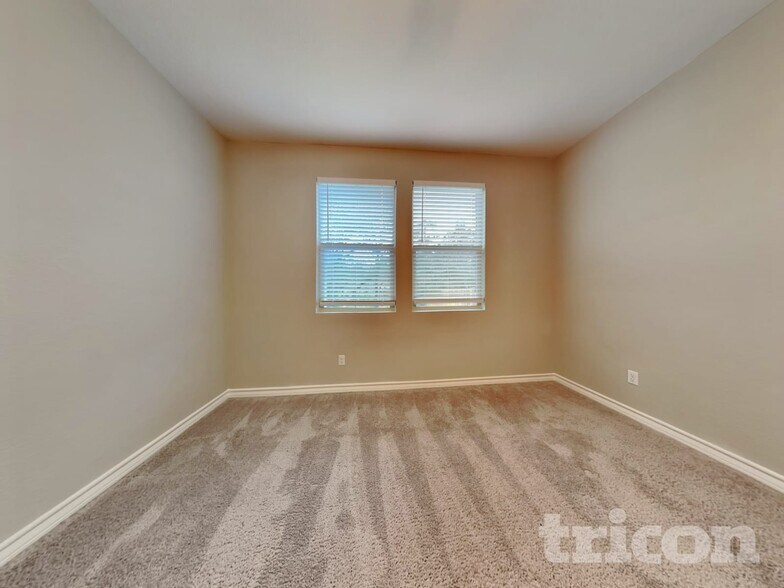 Building Photo - 241 Mary Max Cir