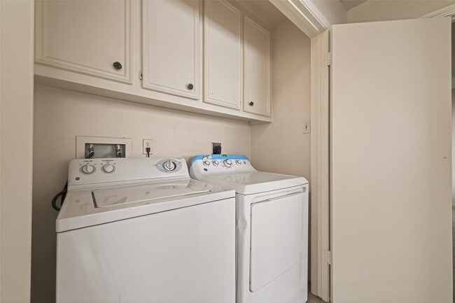 Building Photo - 11535 Bellspring Dr