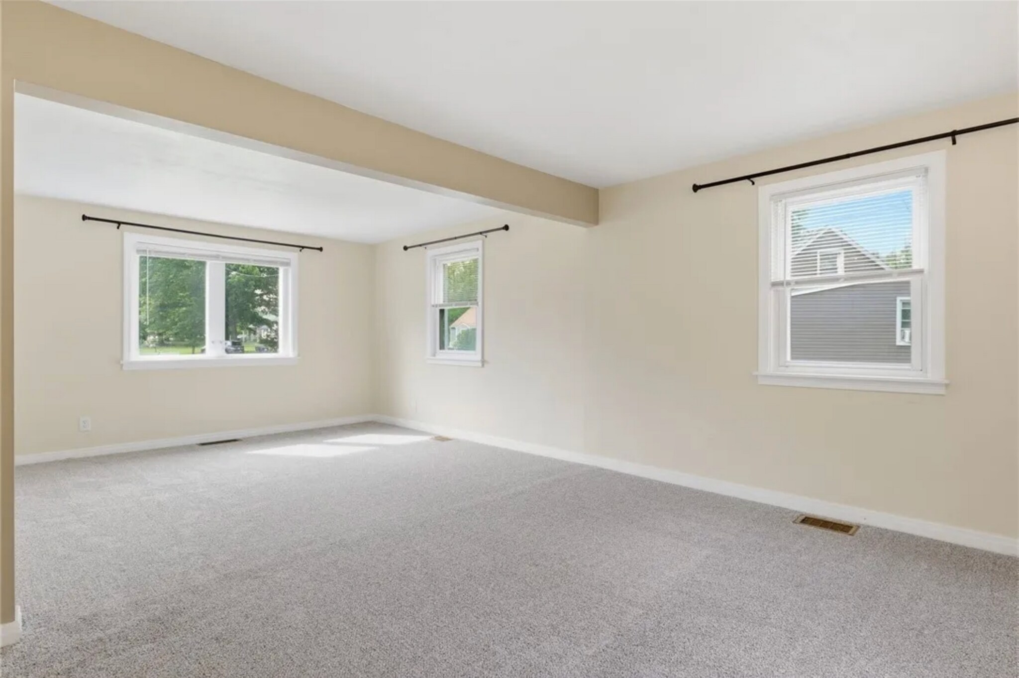 Building Photo - 27 Pleasant View Dr