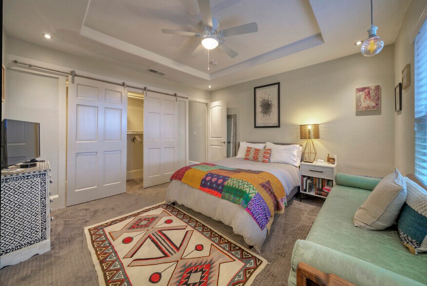 LARGE MASTER SUITE - 3805 southridge dr