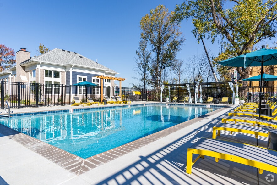 The Laurel - Pool - The Laurel