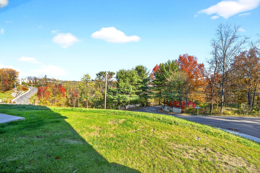 Building Photo - 600 Dana Dr