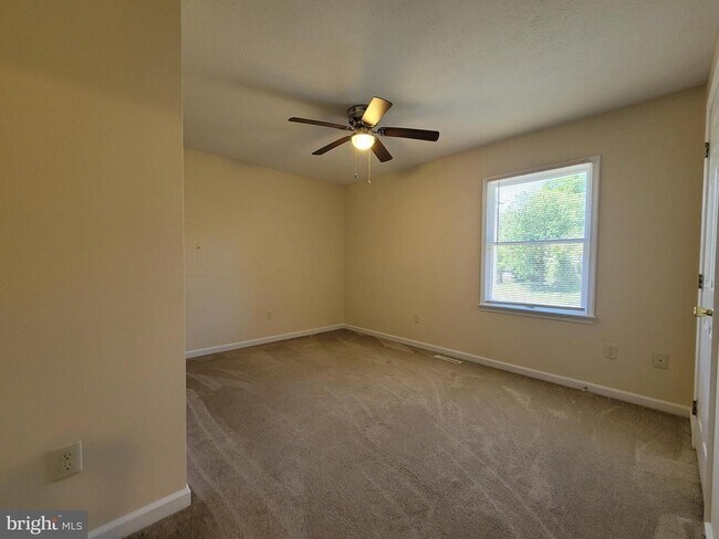 Building Photo - 111 Windcrest Cir
