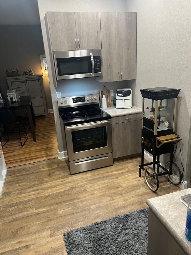 Building Photo - 205 8th Ave NW