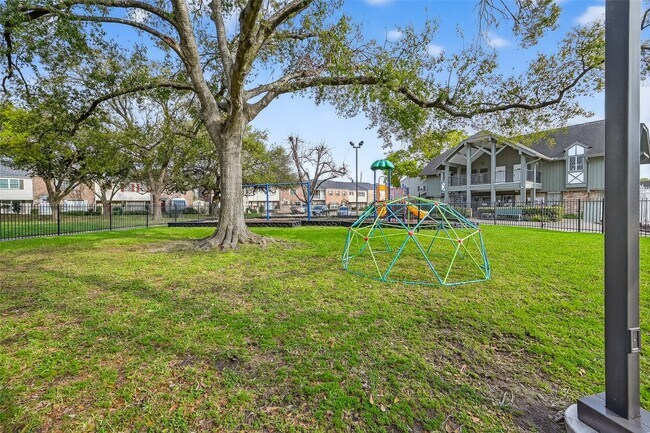 Building Photo - 6351 Briar Rose Dr