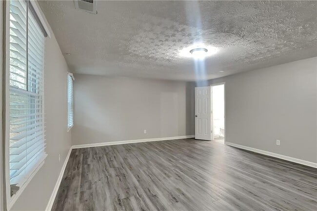 Building Photo - 880 Burning Bush Dr