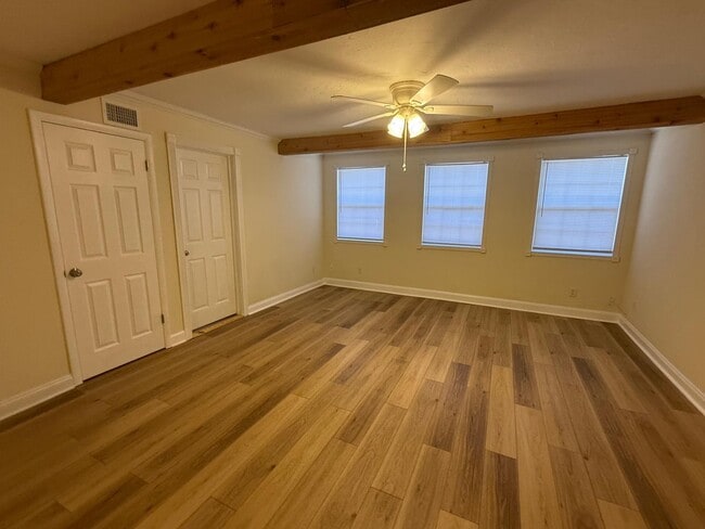 Building Photo - 2031 Charter Oaks Dr