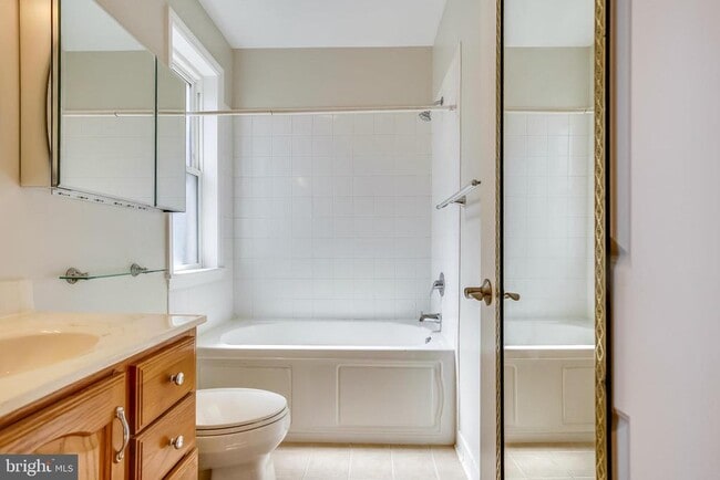 Building Photo - 119 N Peyton St