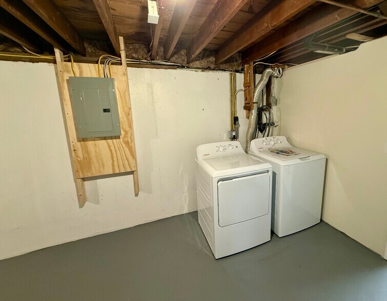 Building Photo - 160 Plantation Dr