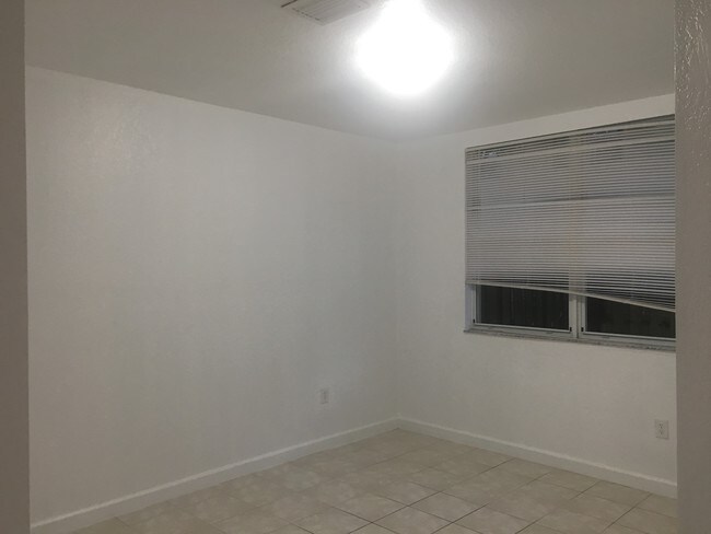 Building Photo - 1398 NE 33rd Ave