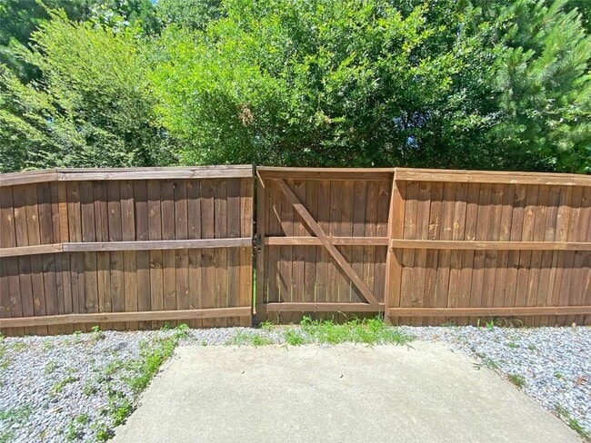 Building Photo - 1232 Gates Cir SE