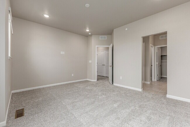 Building Photo - Castle pines 3 bed / 3 bath townhome for rent