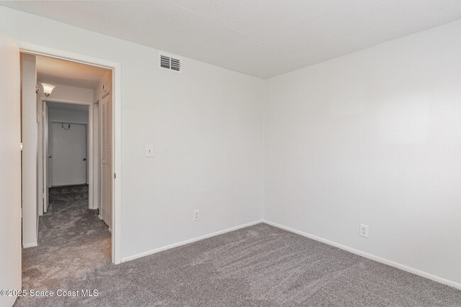 Building Photo - 204 Seminole Ave W