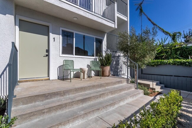 Building Photo - 713 New Depot St