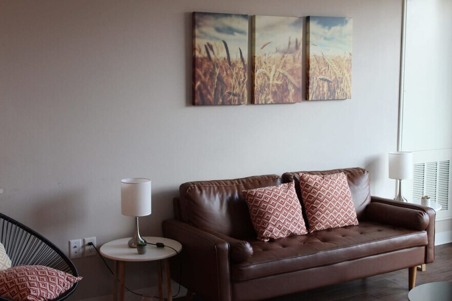 Building Photo - 4415 Lincoln Way