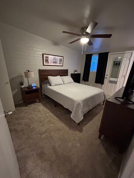 Building Photo - 2625 S Lands End Rd