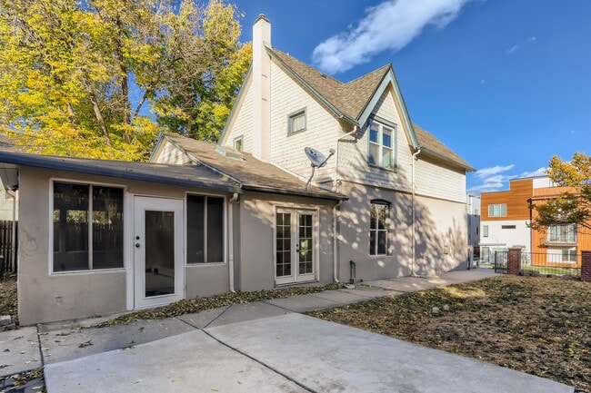 Building Photo - Stunning 4 bedroom, 4 bathroom home near Sloan's Lake!